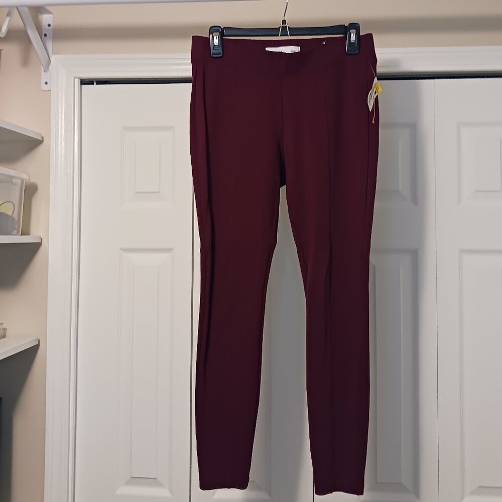 #205 3/$18 - Old Navy Red Stevie Leggings Size M